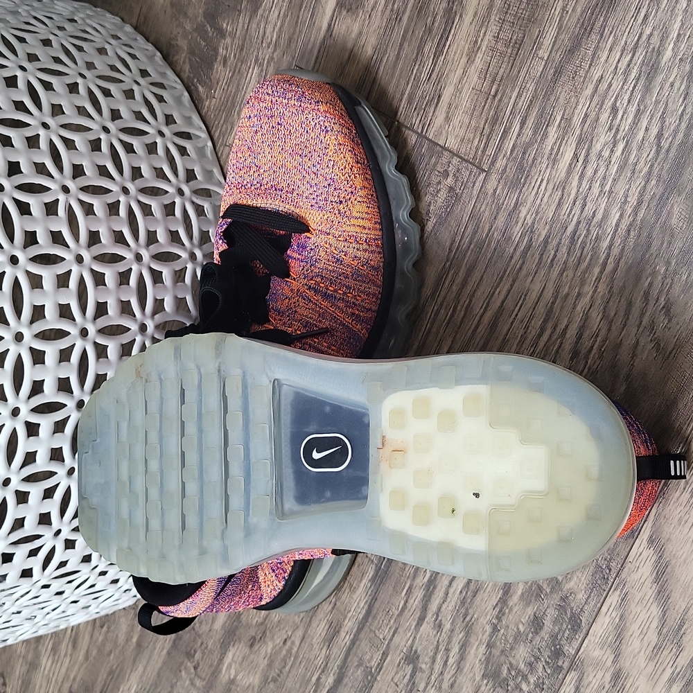 Nike - Picture 4 of 5